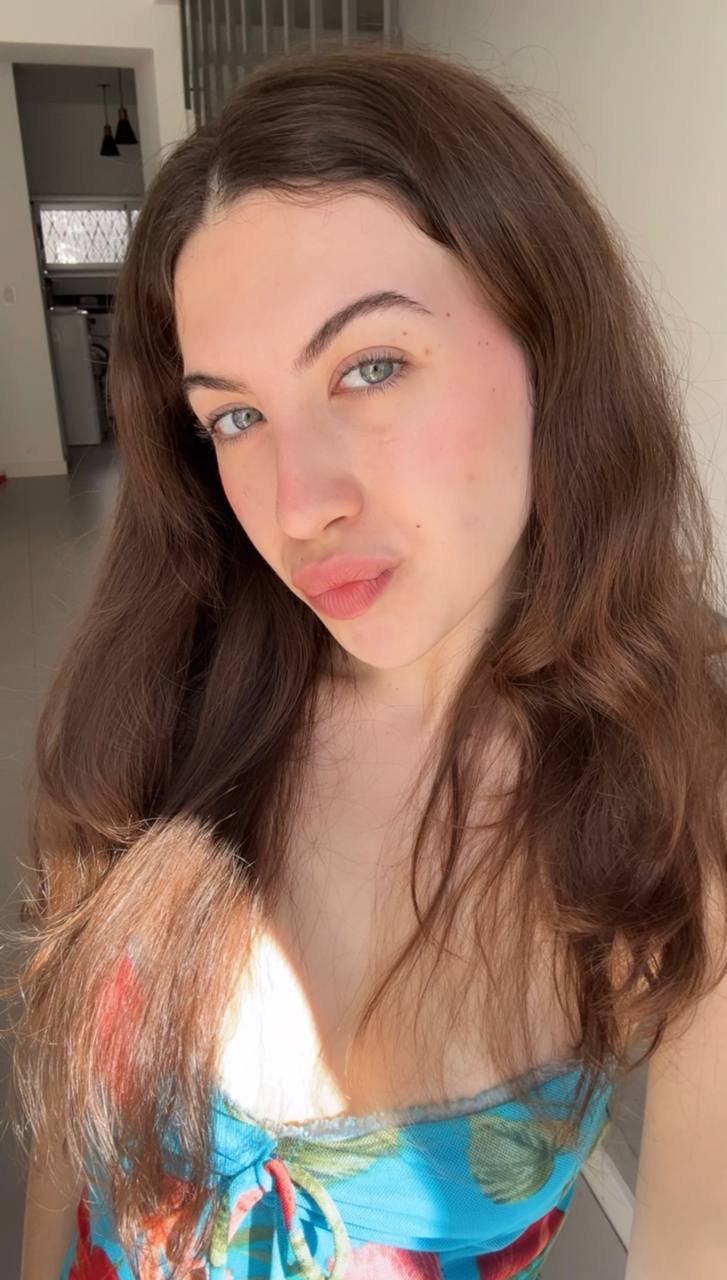 Nude girl Amber in Huh Hoto