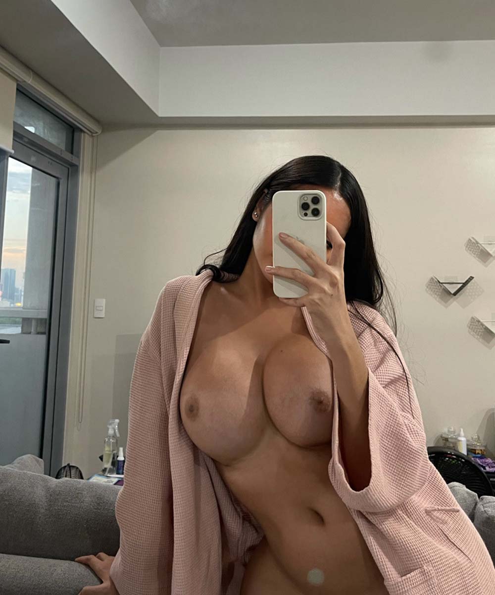 Angela Castellanos naked in Huh Hoto