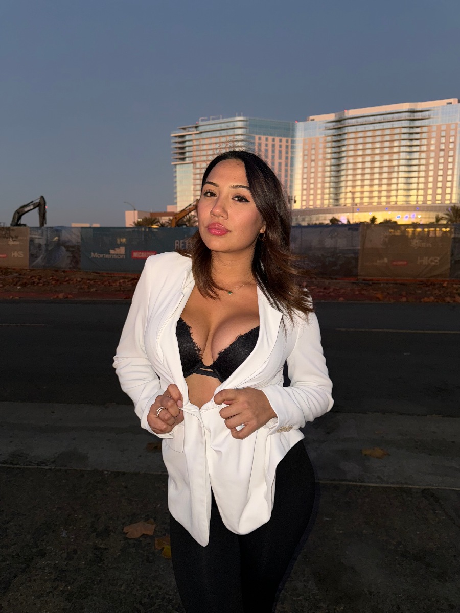 Take a pause and enjoy Ali Cruz — streaming from Huh Hoto