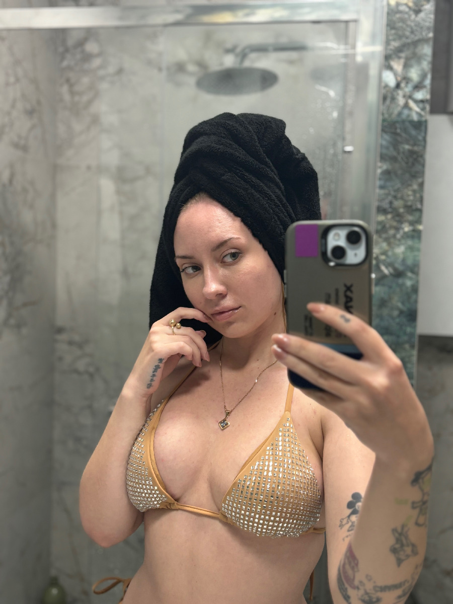 Nude girl KateV in Huh Hoto