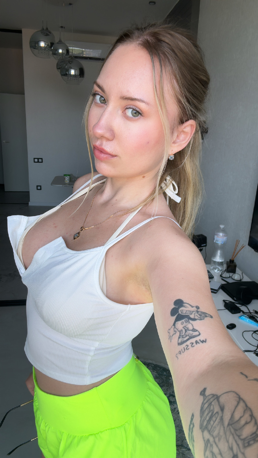 KateV in her underwear in Huh Hoto