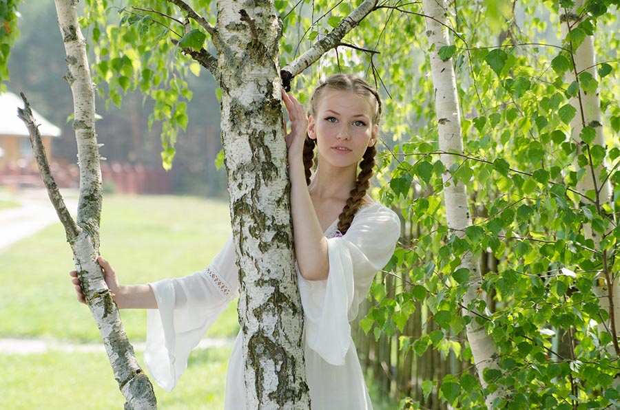Women in Slavic costumes in Huh Hoto