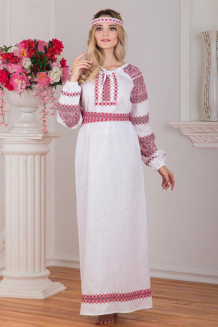 Women in Slavic costumes in Huh Hoto