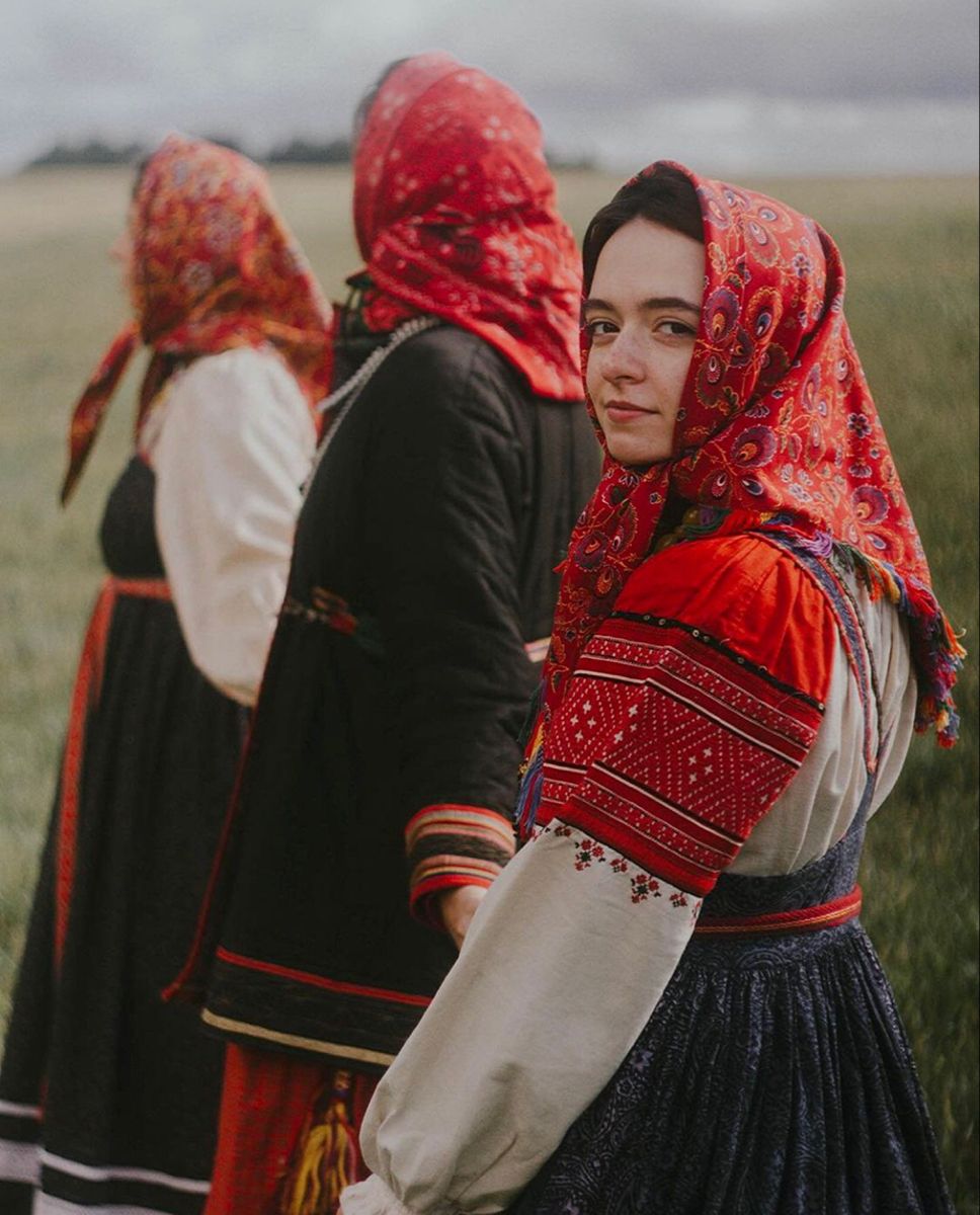 Women in Slavic costumes in Huh Hoto