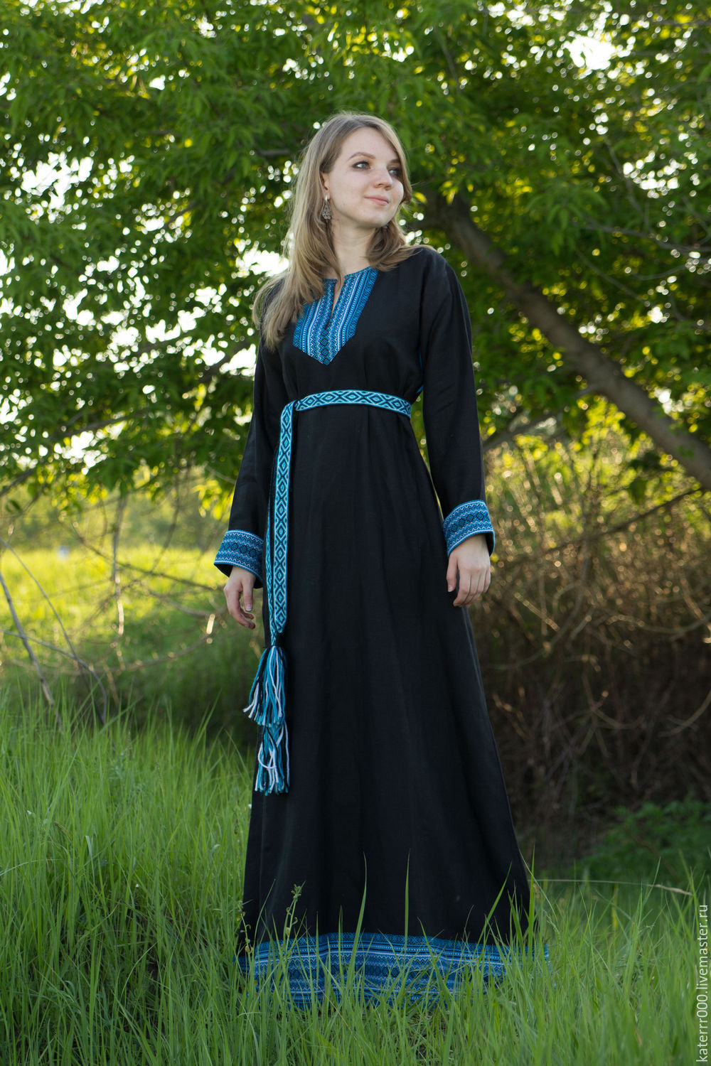 Women in Slavic costumes in Huh Hoto