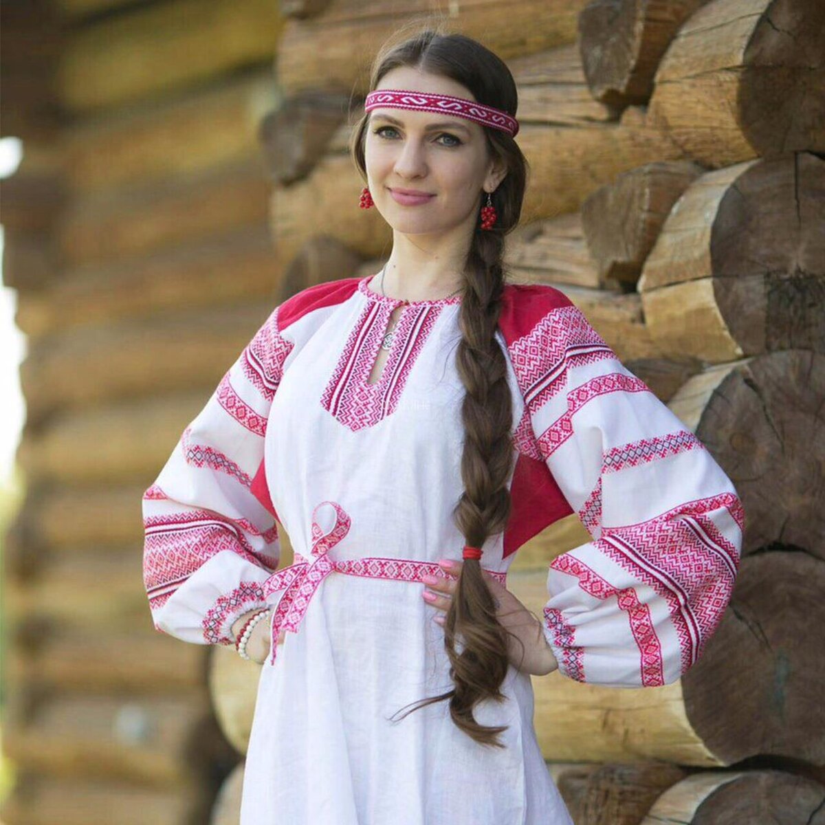 Girls in Slavic costumes in Huh Hoto