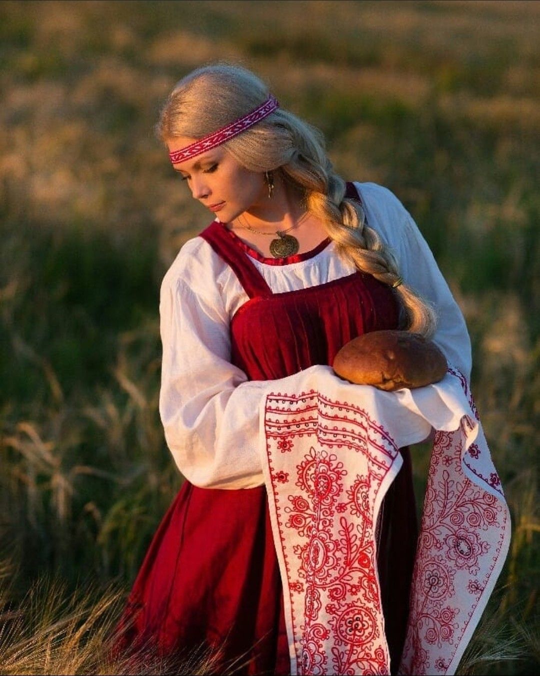 Girls in Slavic costumes in Huh Hoto