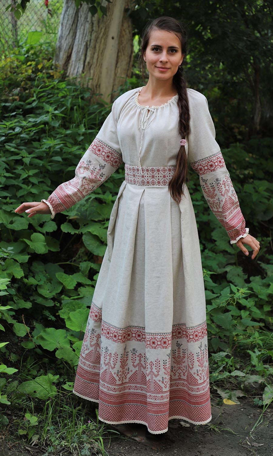 Girls in Slavic costumes in Huh Hoto