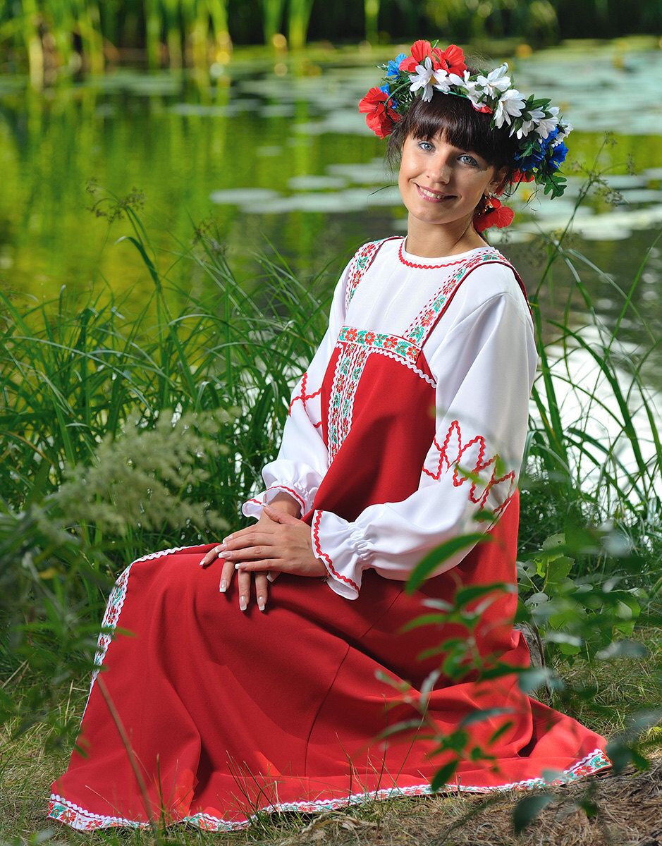 Beautiful girl Girls in Slavic costumes in Huh Hoto