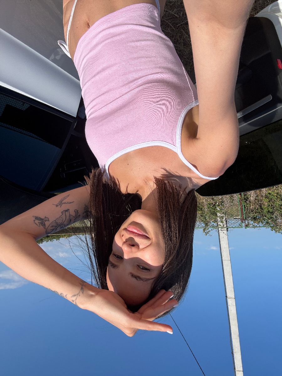 Sexy model Tina in Huh Hoto